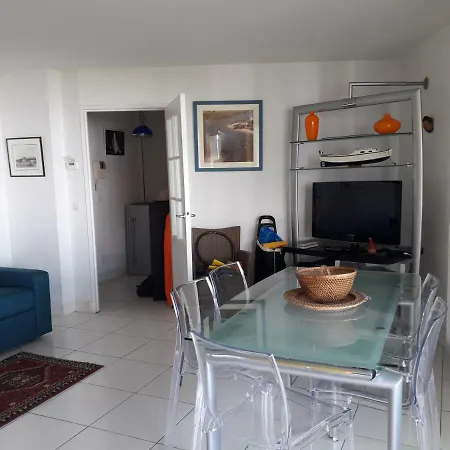6 Personnes -terrasse Avec Vue Mer Et Parking Appartement
